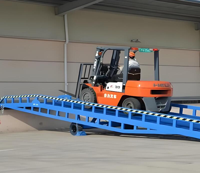 柳州移动式卸货平台（叉车用）